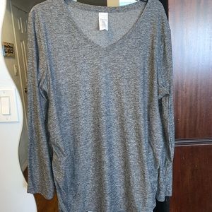 Long sleeve maternity shirt
